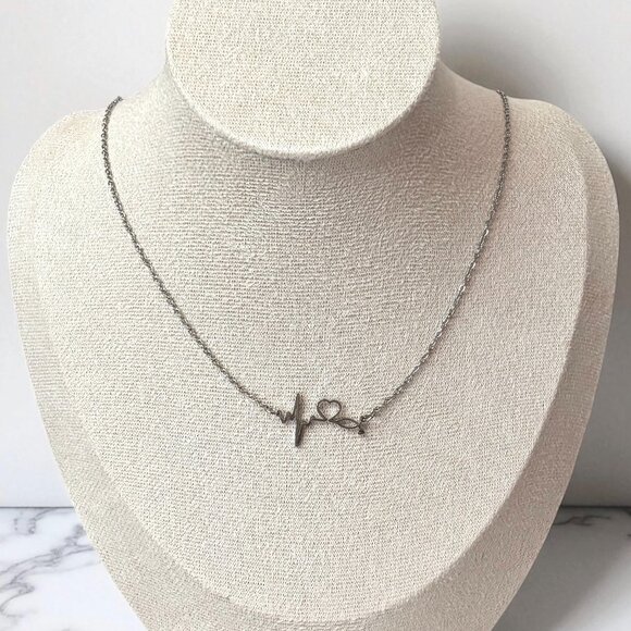 Stethoscope Heartbeat Necklace - Picture 4 of 5